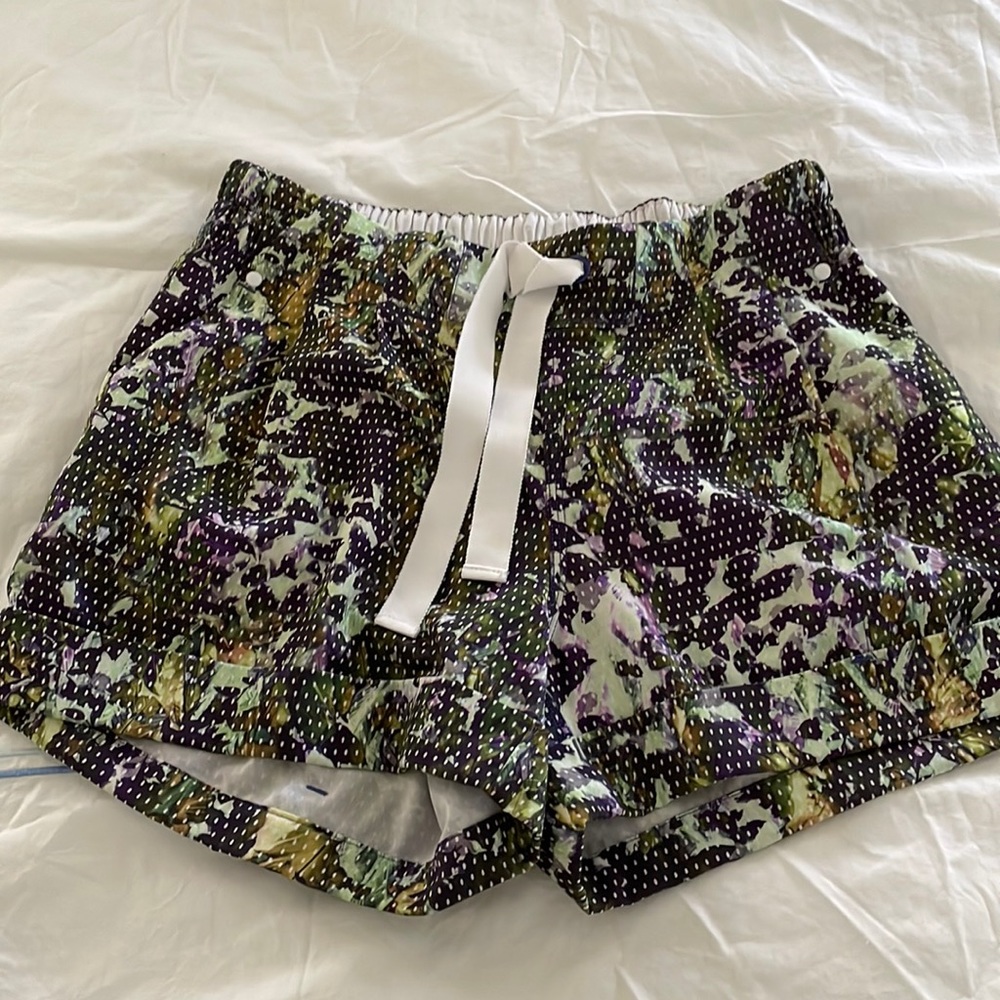 Shorts. Lululemon. Size 4